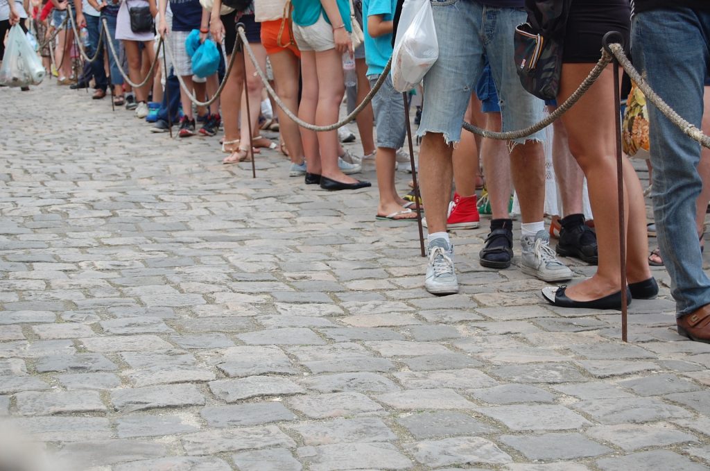 long line of people